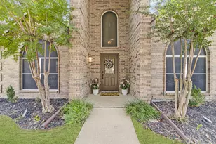 2039 Camelot Dr, Lewisville, TX 75067 - Photo 3