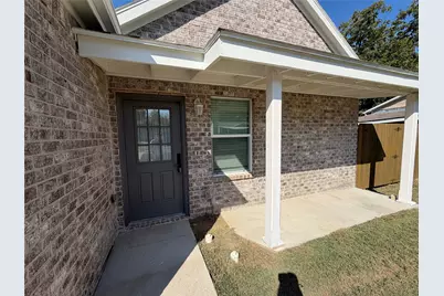 501 E 15th Street, Bonham, TX 75418 - Photo 3