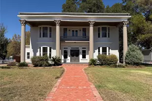 1012 W 3rd Ave, Corsicana, TX 75110 - Photo 1