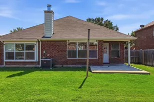 1029 Abigail Dr, Arlington, TX 76002 - Photo 5