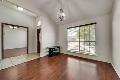 325 Crestview Drive, Arlington, TX 76018 - Photo 3