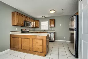 300 Canyon Ln, Irving, TX 75063 - Photo 17