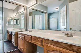300 Canyon Ln, Irving, TX 75063 - Photo 11