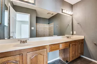 300 Canyon Ln, Irving, TX 75063 - Photo 7