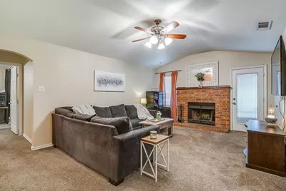1219 Hyde Park Boulevard, Cleburne, TX 76033 - Photo 23