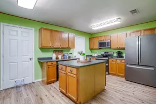 1219 Hyde Park Blvd, Cleburne, TX 76033 - Photo 17