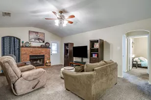 1219 Hyde Park Blvd, Cleburne, TX 76033 - Photo 9