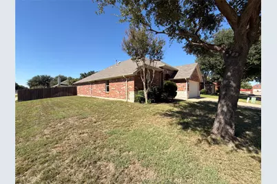 5327 Lake Gardens Drive, Grand Prairie, TX 75052 - Photo 19