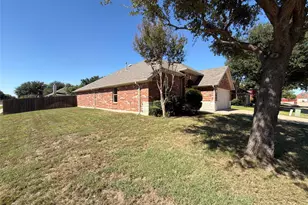 5327 Lake Gardens Drive, Grand Prairie, TX 75052 - Photo 19
