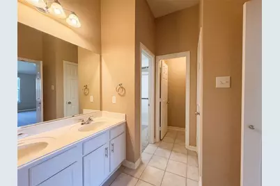 5327 Lake Gardens Drive, Grand Prairie, TX 75052 - Photo 17