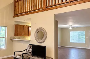 1017 W 3rd St, Taylor, TX 76574 - Photo 5