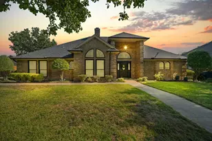 405 Lincoln Oaks Dr, Burleson, TX 76028 - Photo 1