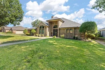 405 Lincoln Oaks Drive, Burleson, TX 76028 - Photo 3
