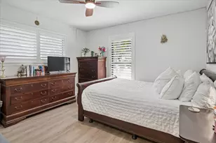 10102 Laingtree Dr, Dallas, TX 75243 - Photo 17