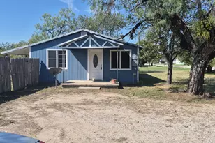 1006 SE Martin Luther King Jr Street SE, Mineral Wells, TX 76067 - Photo 1