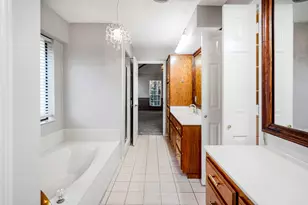 2110 Emerald Lake Dr, Arlington, TX 76013 - Photo 11
