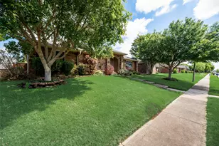 1307 E Branch Hollow Dr, Carrollton, TX 75007 - Photo 5
