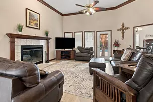 1607 N Park Dr, Bowie, TX 76230 - Photo 5