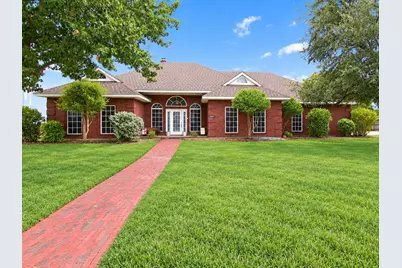1607 N Park Drive, Bowie, TX 76230 - Photo 1