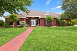 1607 N Park Dr, Bowie, TX 76230 - Photo 1