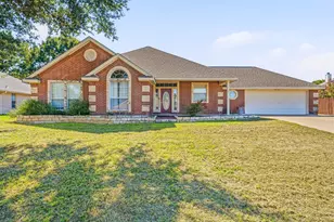 1466 Oakwood Dr, Stephenville, TX 76401 - Photo 1