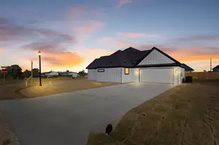 273 Victory Dr, Mabank, TX 75147 - Photo 3