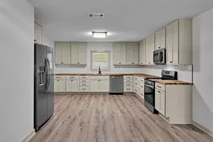 903 E Ave C, Valley Mills, TX 76689 - Photo 7