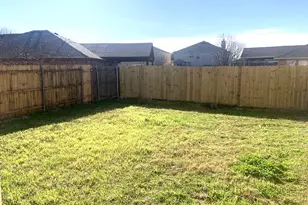 2011 Limestone Dr, Grand Prairie, TX 75052 - Photo 15