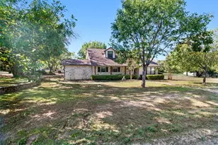 301 N Lyon St, Tom Bean, TX 75491 - Photo 5