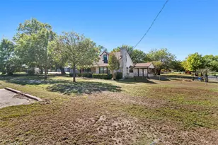 301 N Lyon St, Tom Bean, TX 75491 - Photo 7