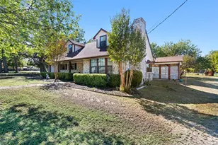 301 N Lyon St, Tom Bean, TX 75491 - Photo 3