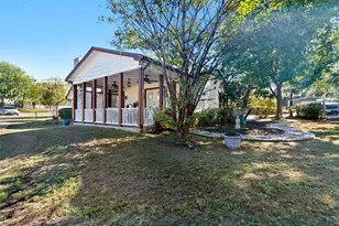 301 N Lyon St, Tom Bean, TX 75491 - Photo 29