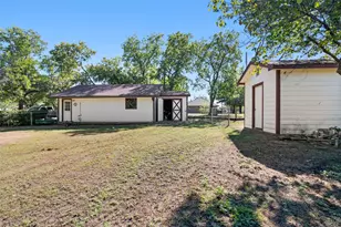 301 N Lyon St, Tom Bean, TX 75491 - Photo 31