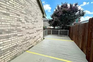 1402 Peregrine St, Lewisville, TX 75077 - Photo 7