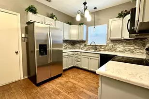 1402 Peregrine St, Lewisville, TX 75077 - Photo 5