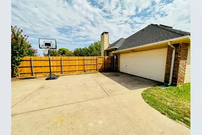 4002 Stonecastle Drive, Garland, TX 75044 - Photo 5