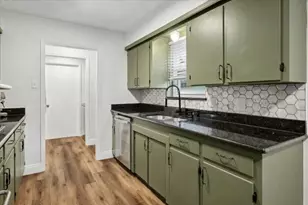 8426 Baumgarten Dr, Dallas, TX 75228 - Photo 11