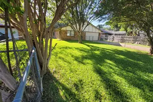 2626 Dove Meadow Dr, Garland, TX 75043 - Photo 9