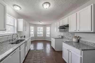 3750 Meadowbrook Drive, Fort Worth, TX 76103 - Photo 11