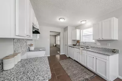 3750 Meadowbrook Drive, Fort Worth, TX 76103 - Photo 13