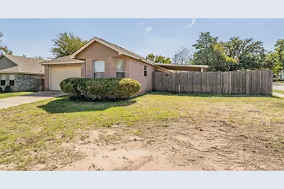 3750 Meadowbrook Drive, Fort Worth, TX 76103 - Photo 3