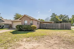 3750 Meadowbrook Dr, Fort Worth, TX 76103 - Photo 3