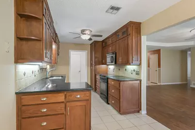 6410 Willow Springs Drive, Arlington, TX 76001 - Photo 7