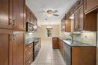6410 Willow Springs Drive, Arlington, TX 76001 - Photo 11