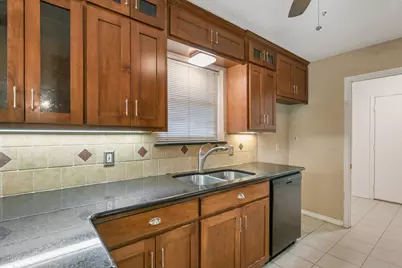 6410 Willow Springs Drive, Arlington, TX 76001 - Photo 9