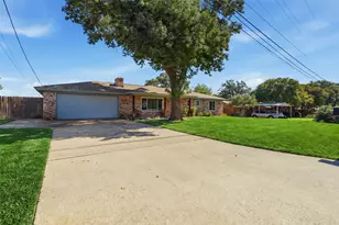 2609 Oaks Dr, Granbury, TX 76049 - Photo 5
