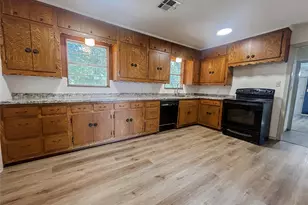 304 N Neches St, Whitney, TX 76692 - Photo 7