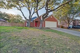 605 Reeves Ln, Kennedale, TX 76060 - Photo 1