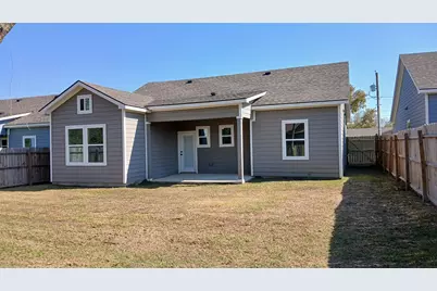 1704 E 10th Avenue, Corsicana, TX 75110 - Photo 3