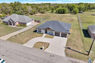 2204 Albert Broadfoot St, Bonham, TX 75418 - Photo 21